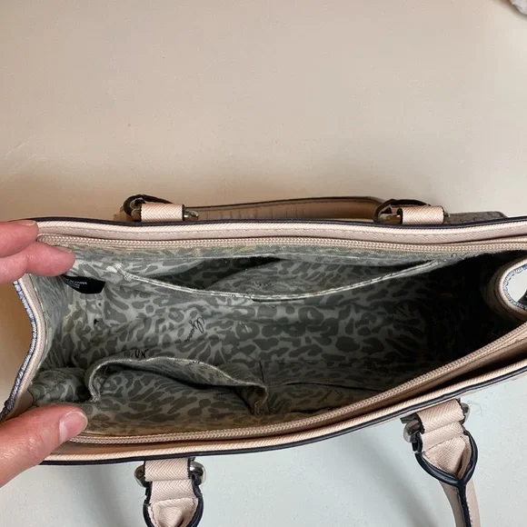 Guess handbag - Picture 9 of 12